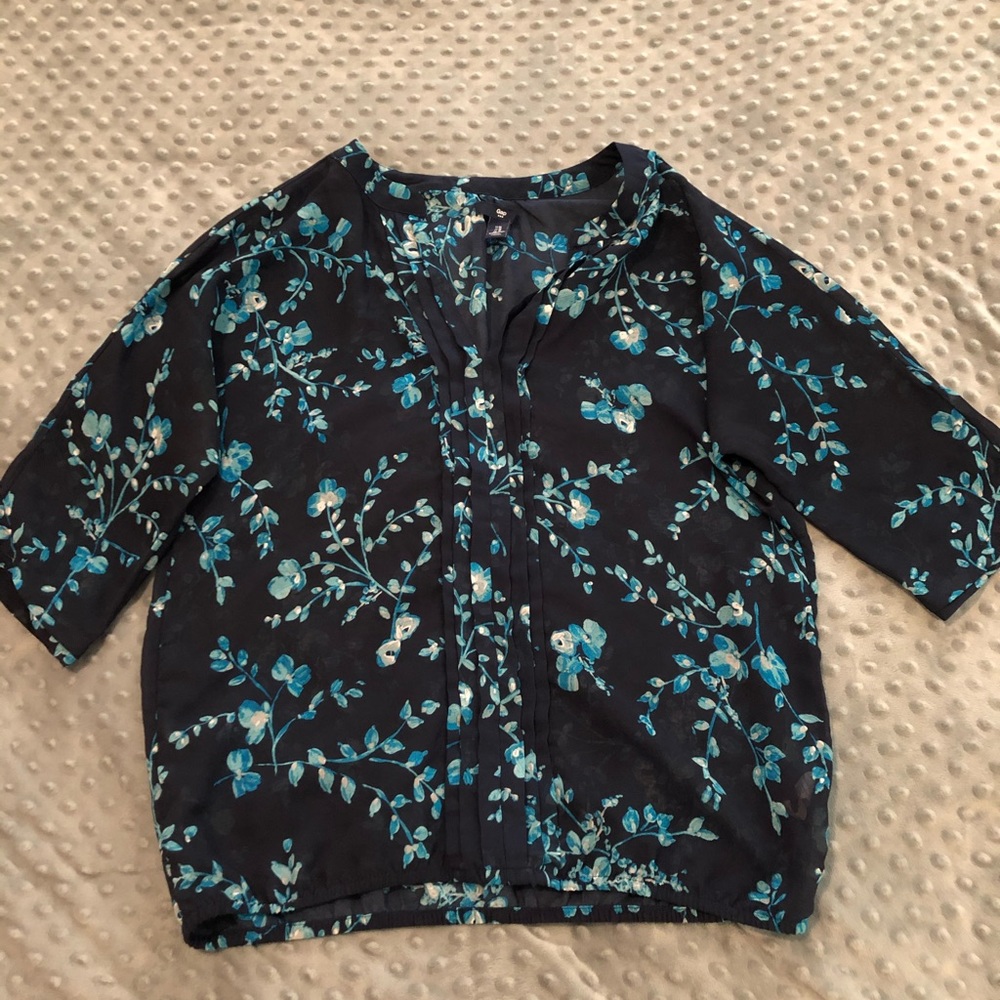Gap sheer 3/4 sleeve shirt w floral pattern